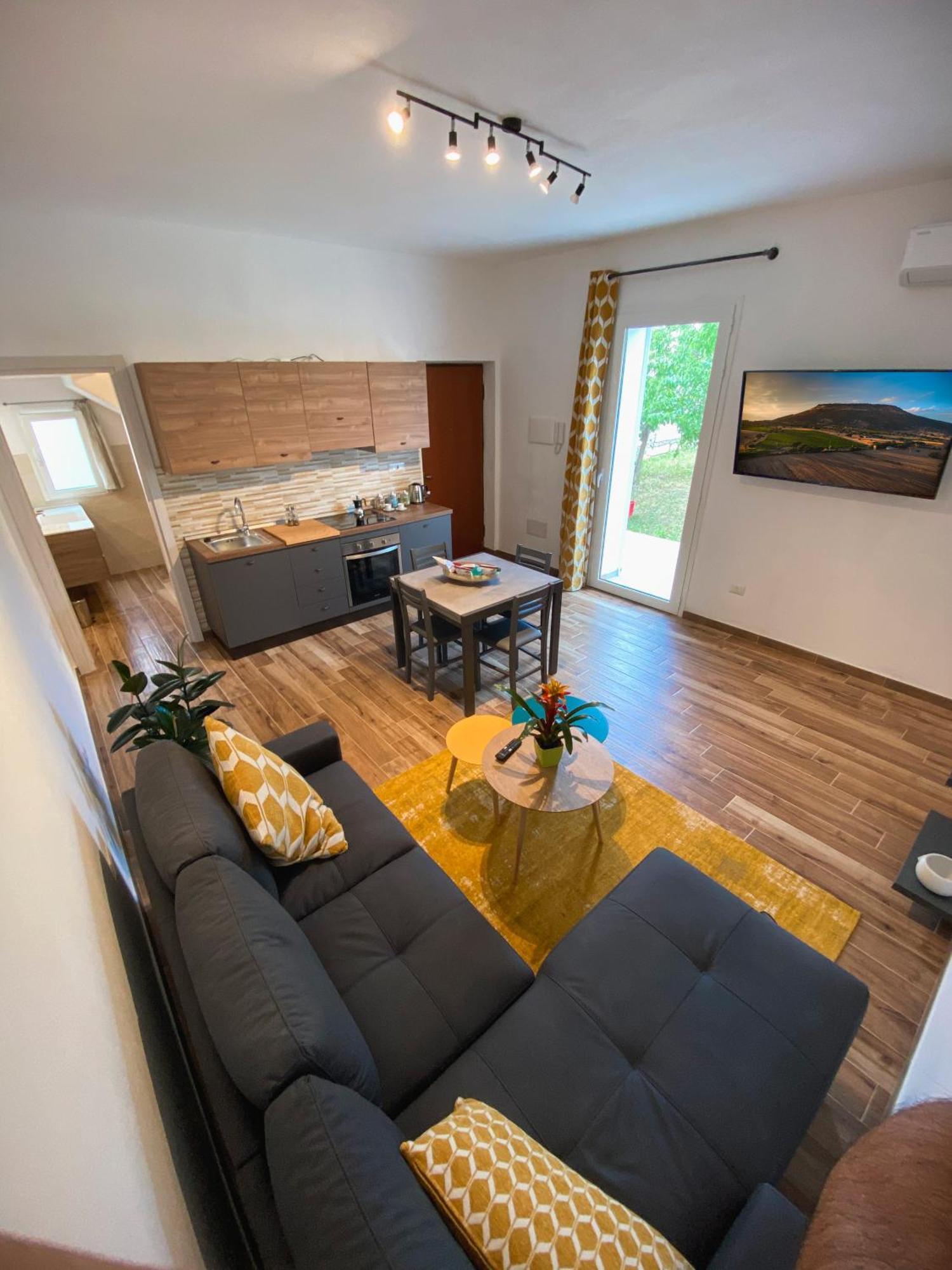Alessandra'S Apartment Sassari Ngoại thất bức ảnh